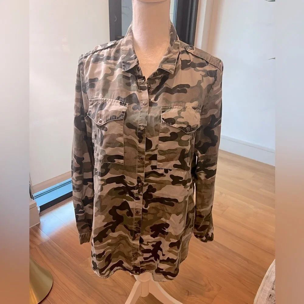 Velvet Heart Green Camouflage Shirt size M